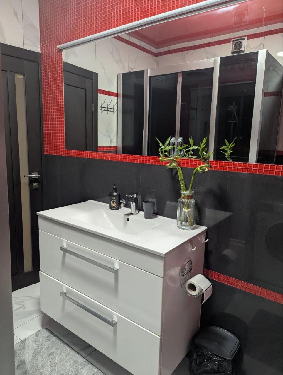 2-Кім Новобудова, Центр, Провулок Лапушкіна , 9 Apartamento Khmelʼnytsʼkyy Exterior foto
